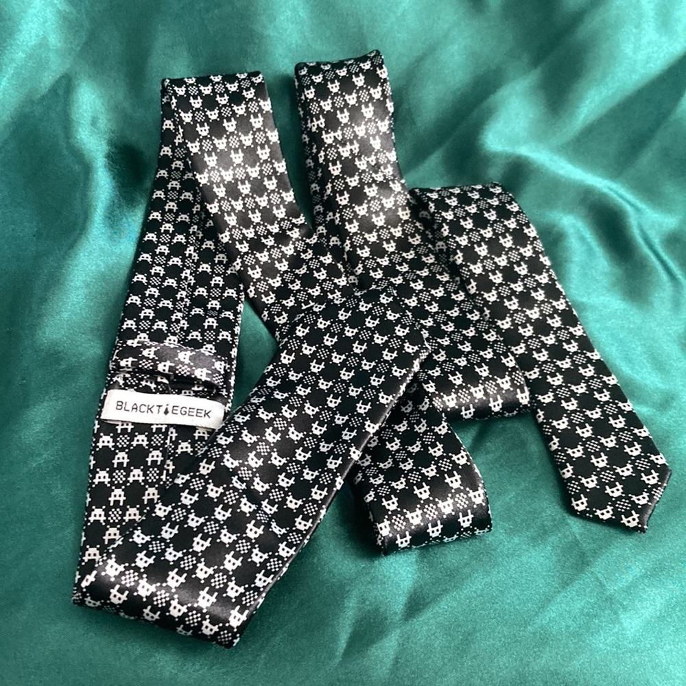 8-Bit Patterned Tie - Picture 2 of 2
